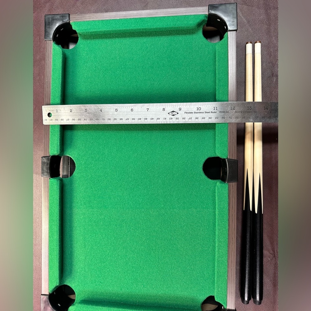 Table top pool table - Picture 10 of 10